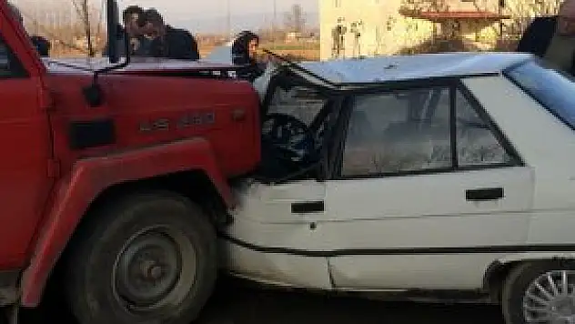 Hatalı sollama kaza getirdi: 4 yaralı