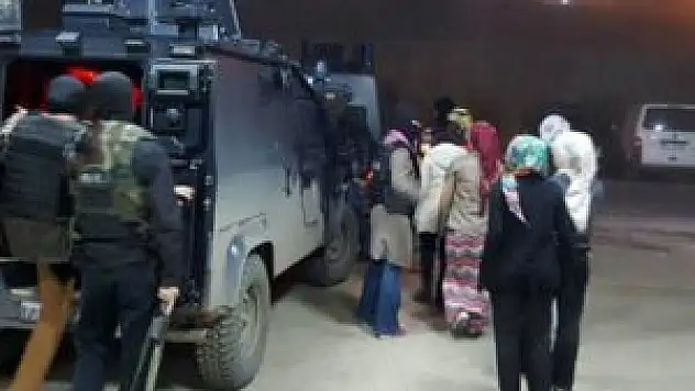Şırnak'ta eylem yapan 15 kız öğrenci gözaltına alındı