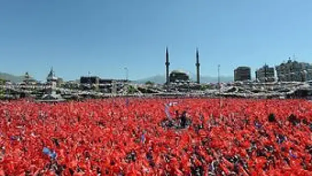 Başbakan 10 binlerce kişiye seslendi