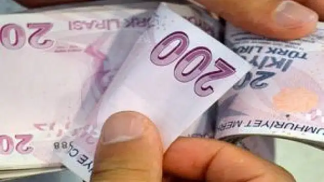 Sehpanın altına koyduğu 400 bin lirası çalındı