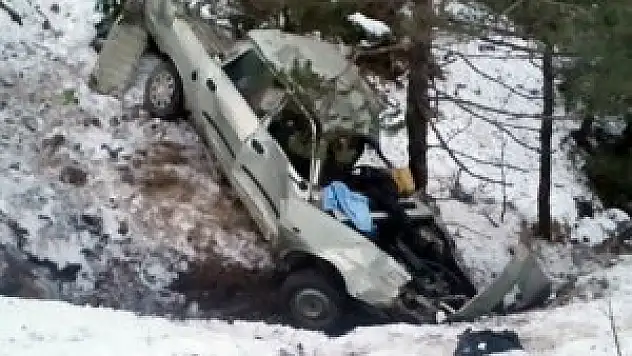 Pikap uçuruma yuvarlandı: 1 ölü, 1 yaralı