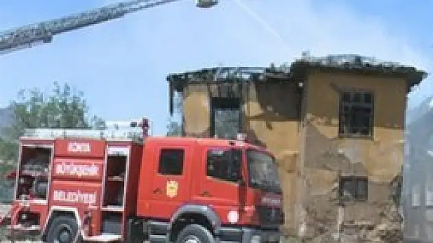 Konya'da tarihi evde yangın paniği