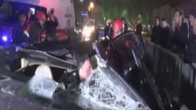 Otomobil TIR'a çarptı: 1 ölü, 1 yaralı