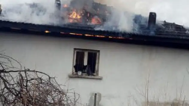 Şehit annesinin evi yandı