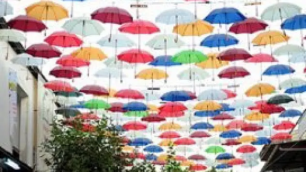 Şemsiyeli sokak açıldı