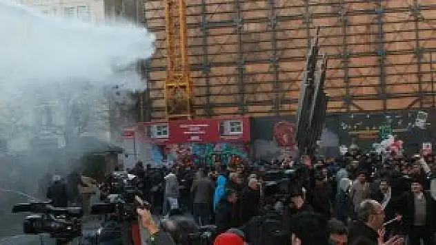 İstanbul'daki izinsiz gösterilerde 25 gözaltı