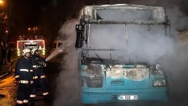 Bağcılar'da halk otobüsü kundaklandı