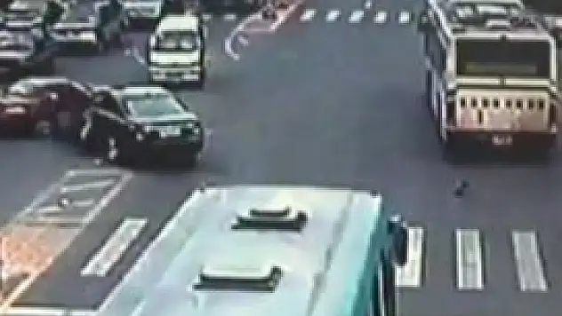 Baba-oğul trafikte 'birbirlerine' girdiler!