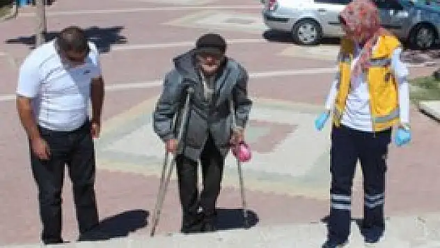 Yaşlı adamın yaşamı yürek burkuyor