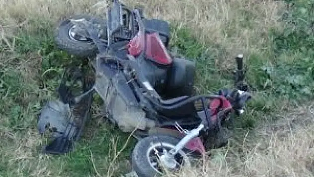 Otomobil, elektrikli bisiklete çarptı: 4 yaralı