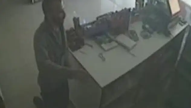 Kasadan 6 bin lira çaldı