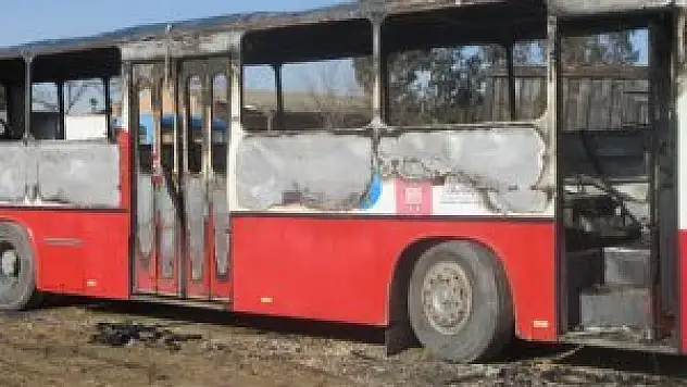Adana'da PKK yandaşları otobüs yaktı