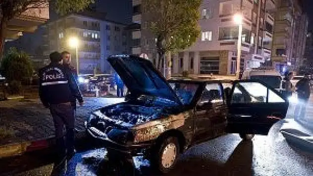 Polisten kaçan şüphelinin otomobili yandı