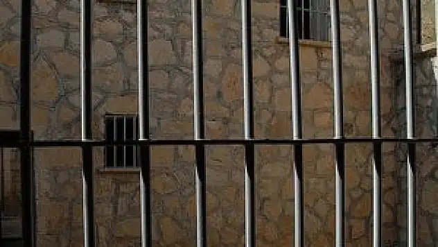 Sözlüsünün cinsel organını kesen kadına 31 yıl hapis