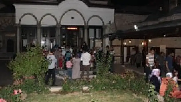 Berat Kandili'nde Mevlana'ya ziyaret akını