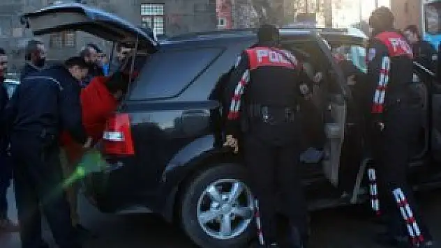 Aile kavgasının taraflarının aracından cephane çıktı