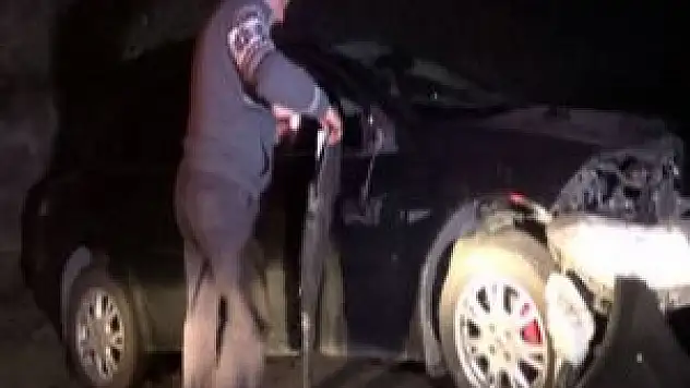 Otomobil buzlu yolda takla attı: 2 yaralı