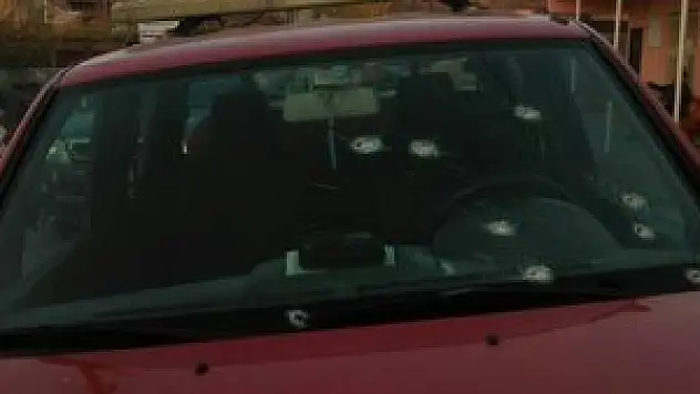 Çıkan yangını söndürmeye giden araca ateş açıldı