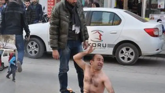 Cadde ortasında elbiselerini yaktı