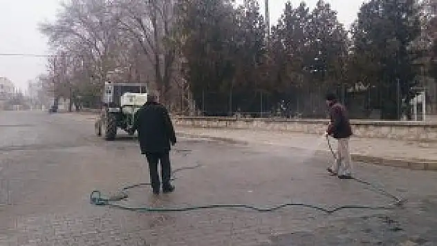 Cihanbeyli'de buzlanmaya karşı solüsyonlu önlem