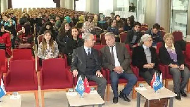 KTO Karatay Üniversitesi'nde Hemşirelik Bölümünden konferans