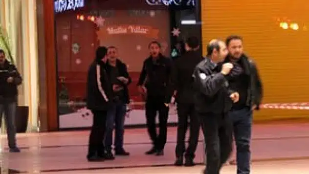 AVM içerisindeki kuyumcuyu 1,5 dakikada soydular