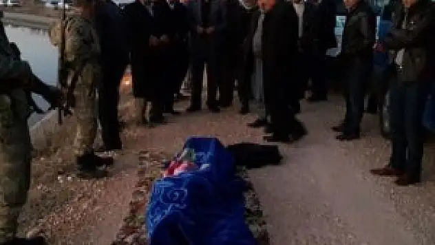 Koyunu kurtarmaya çalışırken canından oldu