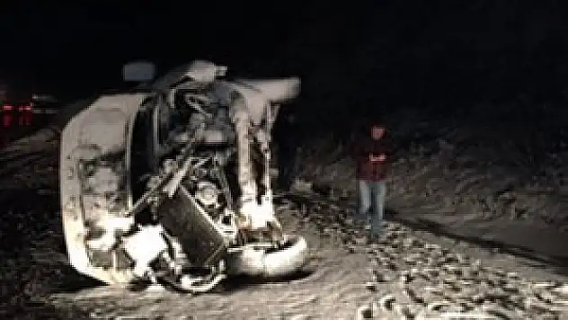 Şiddetli kar nedeniyle işçi servisi devrildi: 5 yaralı!