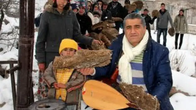 Türkücü Aydın Aydın tezeğe ağıt yaktı