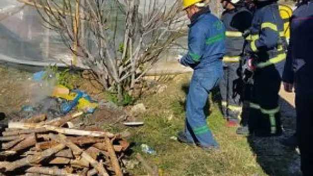 Kopan elektrik kablosu mahalleliyi sokağa döktü