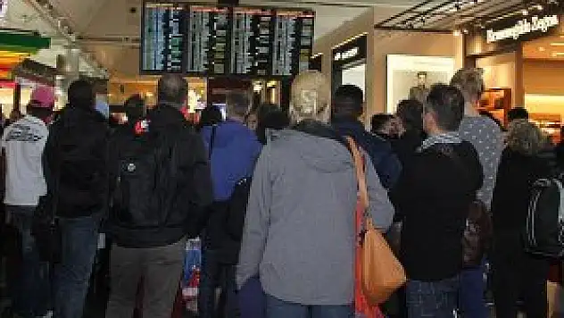 Atatürk Havalimanı'nda yolcular arasında arbede çıktı