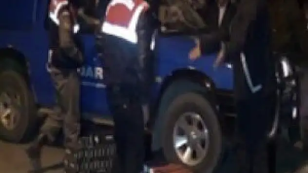 Otobüsün yatak bölümünden 7 bin paket kaçak sigara çıktı