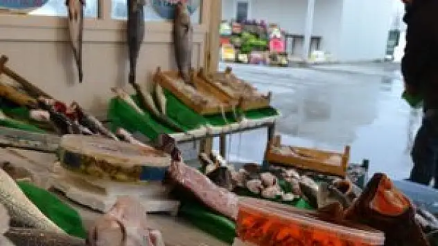 Kar yağdı, balık fiyatları yükseldi
