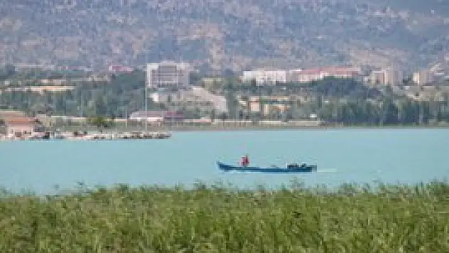 Çiftçiler Beyşehir Gölü'nün suyunu istiyor