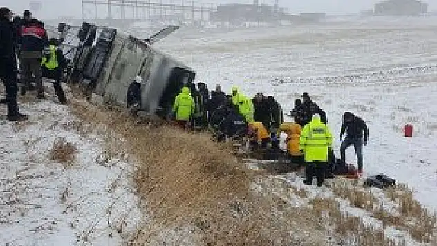 Kırşehir'de feci kaza: 5 ölü, 20 yaralı