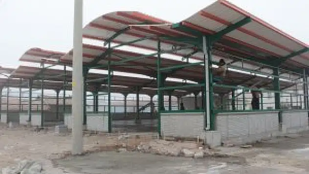 Karatay'a yapılan pazar marketler tamamlanma aşamasında