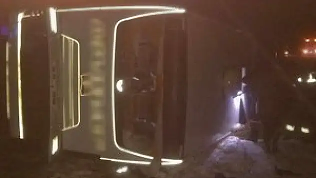 Kayseri'de yolcu otobüsü devrildi: 23 yaralı