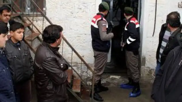 Yaşlı çift bıçaklanarak öldürüldü