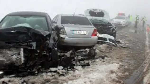 12 araçlık zincirleme kaza: 8 yaralı