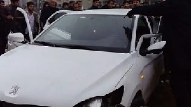 TIR ile otomobil çarpıştı: 2 ölü, 3 yaralı