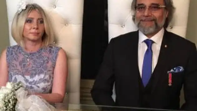 Ünlü yapımcı, Hintli işadamıyla evlendi