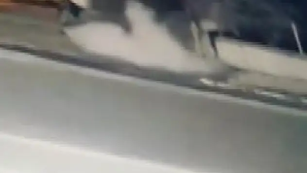 Polise atmak istediği patlayıcı elinde patladı