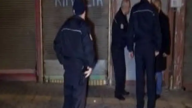 Suriyeli arkadaşlar berber dükkanında bıçaklandı