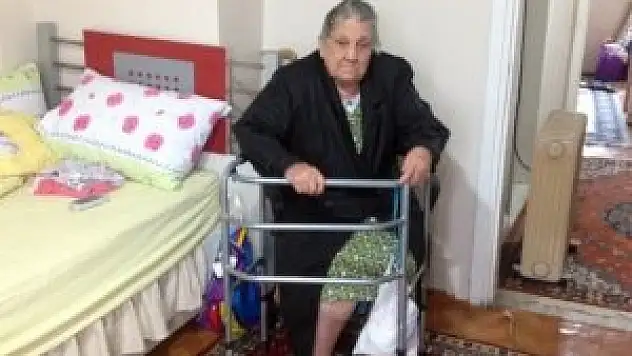 Yaşlı kadını dövüp, parasını çaldılar