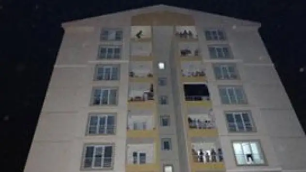 Kocası balkondan aşağı attı!