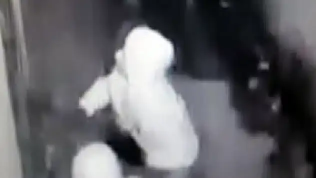 Hırsızın vurulma anı kameralara yansıdı