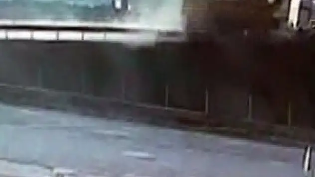 Hafriyat kamyonu şarampole böyle uçtu