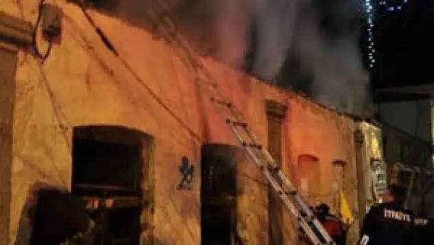 Metruk bina ateşe verildi!