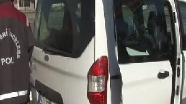 Duran araca çarpıp soymaya çalıştılar