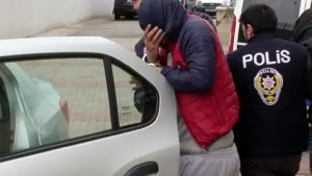 Uyuşturucu satmak istedikleri alıcılar polis çıktı
